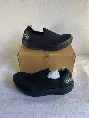 OOFOS OOmg Eezee Low Recovery Shoes Women's Size 9 Black Neon Green NIB